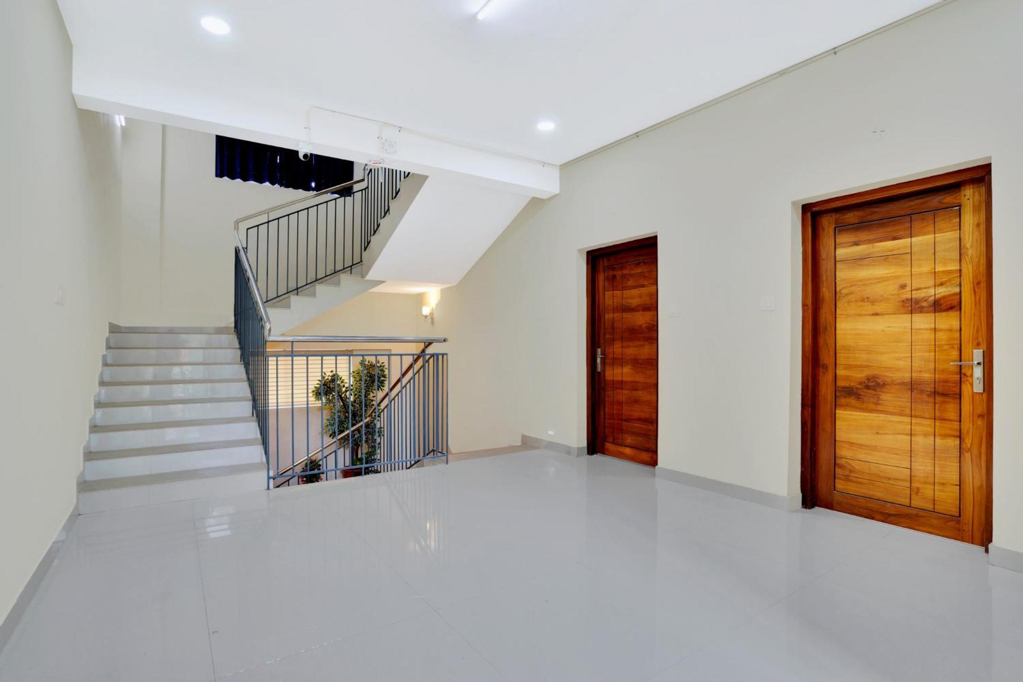 Super Collection O Lefort Luxe By Poptavern Thiruvananthapuram Exterior foto