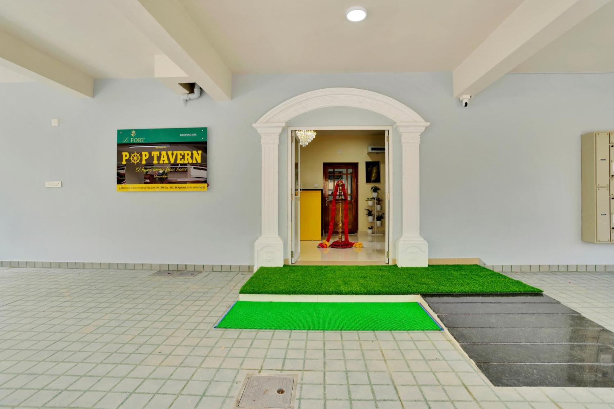 Super Collection O Lefort Luxe By Poptavern Thiruvananthapuram Exterior foto